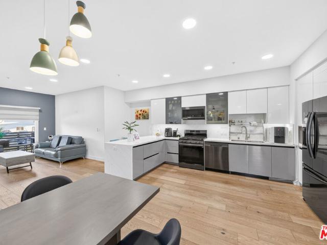 820 S Wilton Place 201