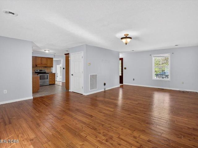 820 Sand Cut Rd