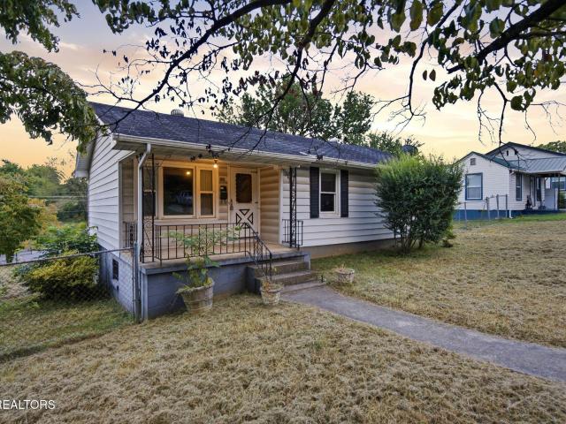 820 W Emerald Ave