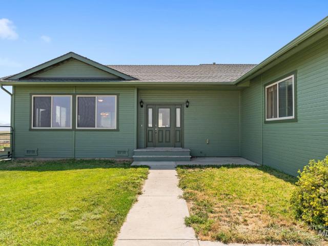 820 W. Magic Rd