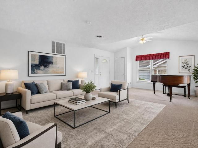 820 Walnut Ridge West