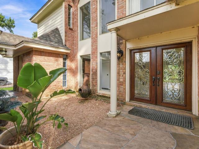 8214 Magnolia Glen Drive