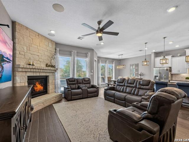 8218 Claret Cup Way