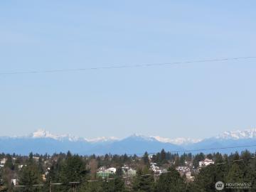 8218 2nd Ave NE, Unit B, Seattle, WA 98115 | MLS #2529
