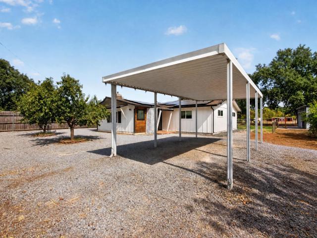 8219 Green Acres Lane