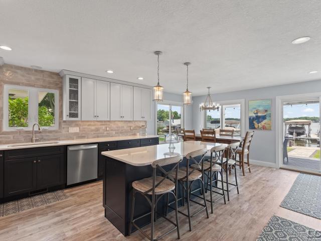 8210 Clarks Cove