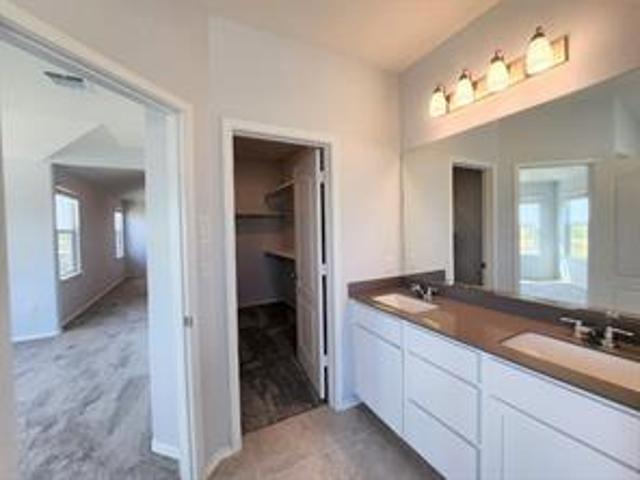 8211 Knoxville Trl