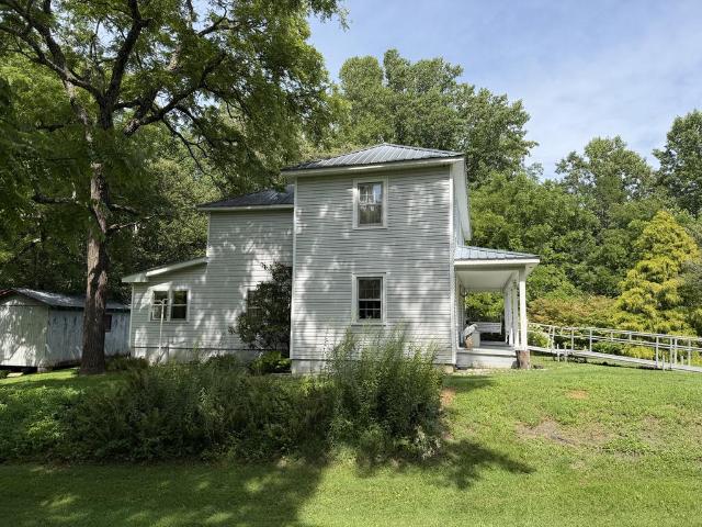 8211 Squirrel Spur Rd