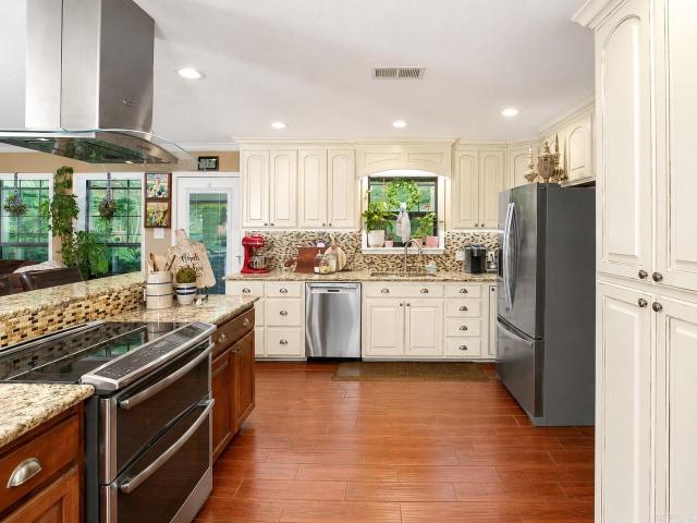 821 Green Oaks