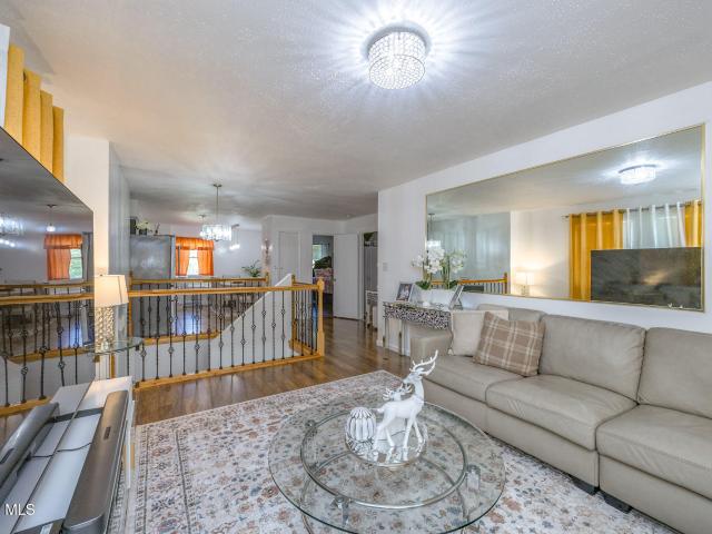 821 Hillside Avenue
