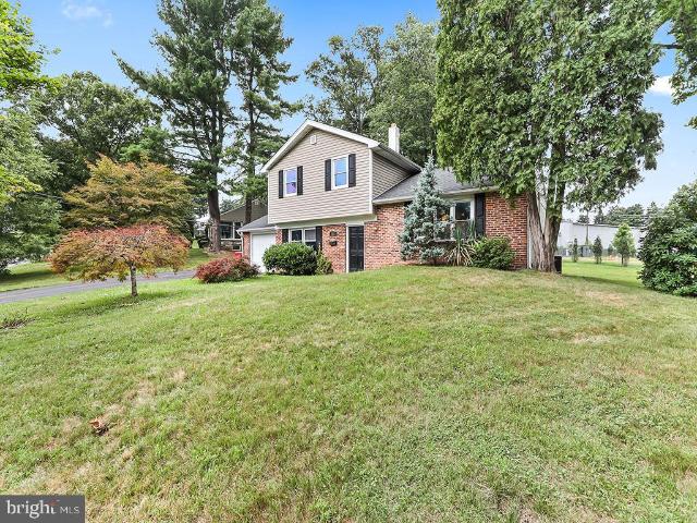 821 Sweetbriar Drive