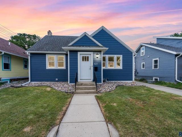 821 W 22nd St, Sioux Falls, SD 57105