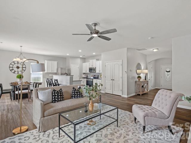 8226 Paw Valley Lane