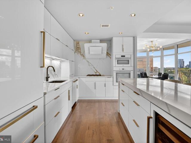8220 Crestwood Heights Dr, Unit 712, McLean, VA 22102 | MLS #VAFX2273