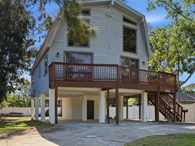 8221 Riverside Dr NE, St. Petersburg, FL 33702 | MLS #TB8499