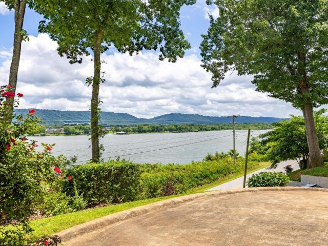 8223 Snow Hill Road