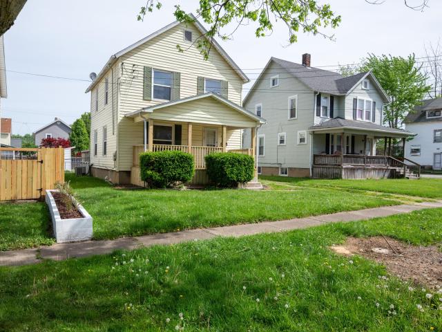 822 Congress Street