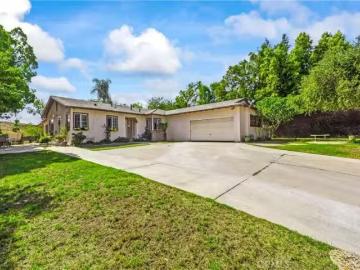 822 CORONA AVE, CORONA, CA 92879