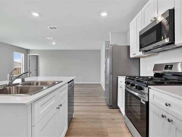 822 King'S Way
