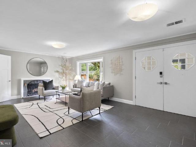 822 Loxford Terrace