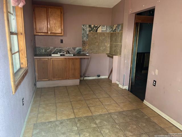 822 N High St, Uvalde, TX 78801 | MLS #1867