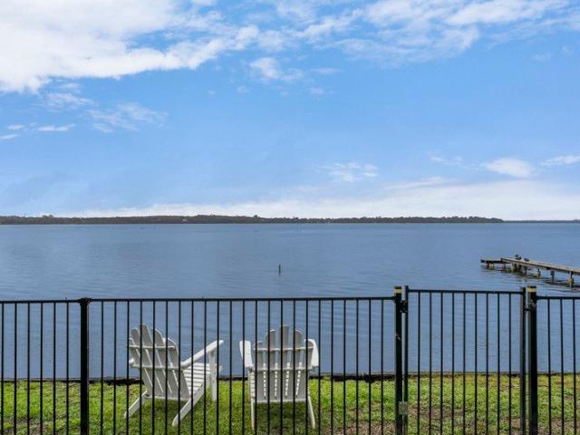 822M2 Absolute Waterfront