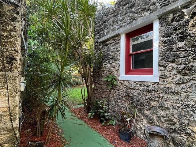 8238 NE 9th Ave, Miami, FL 33138 | MLS #A12034