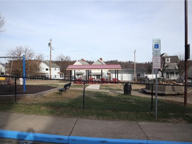 823 Crest Ave