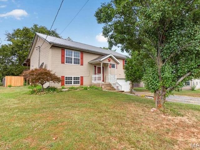 823 Old Theater Dr, Vandalia, IL 62471