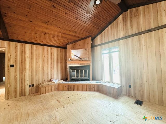 823 Mountain Road