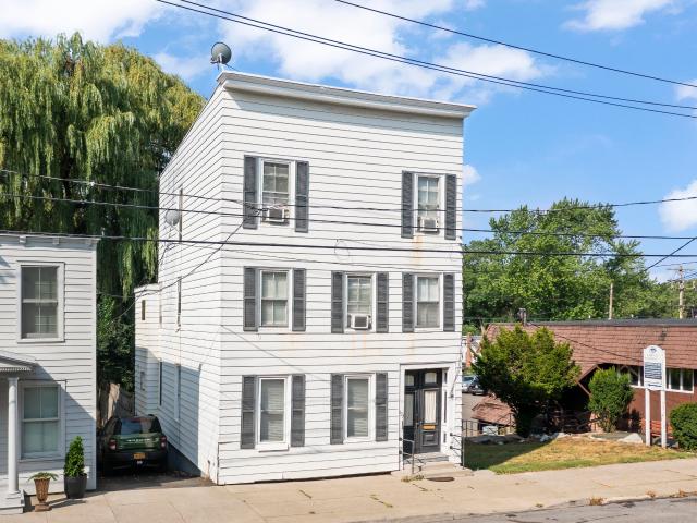 823 Warren Street