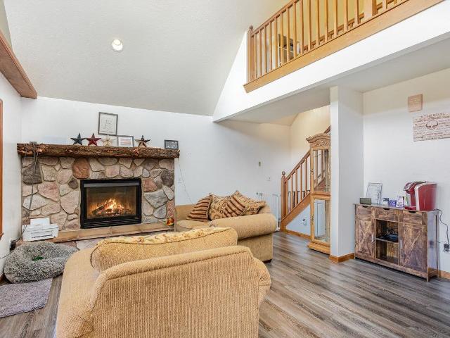 823 Valley Stream Court