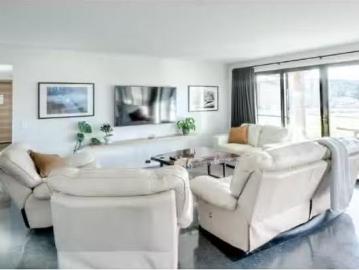 8248 Snowy River Way, Jindabyne House for rent Listed by Juli.