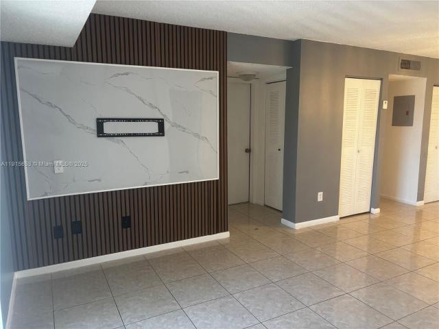 8240 SW 210th St # 201, Cutler Bay, US, FL