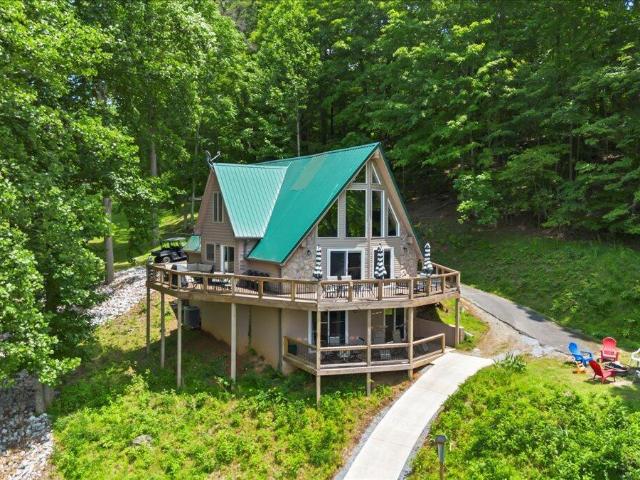 824 Deerfield Way