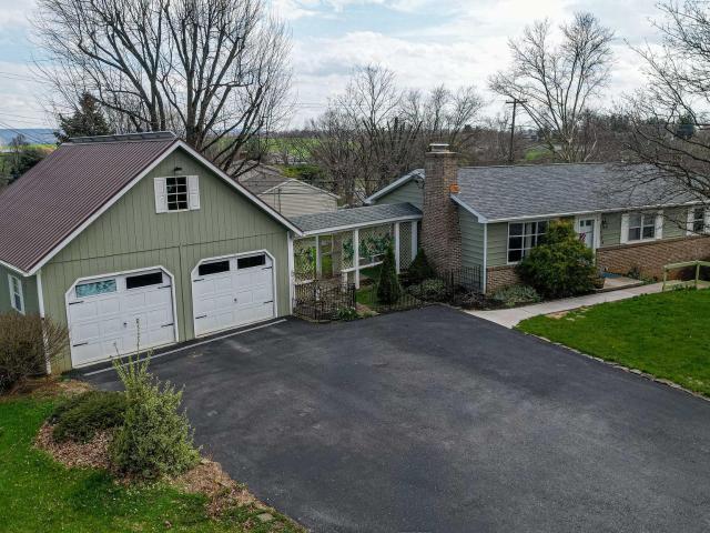824 Fox Meadow Rd, Chambersburg, PA 17202 | MLS #PAFL2032