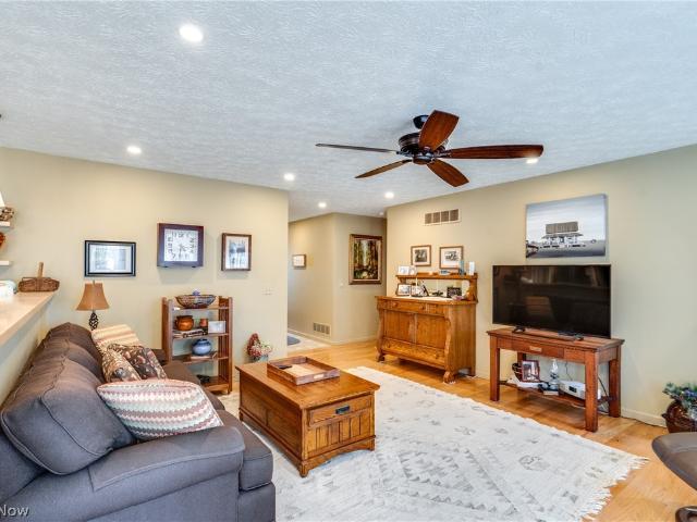 824 Willow Creek Drive