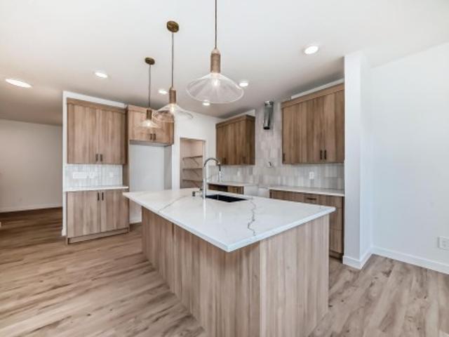 8255 Kiriak Loop Sw, Edmonton, AB, T6W 5S2 house for sale | Listing ID E4494 | Royal LePage