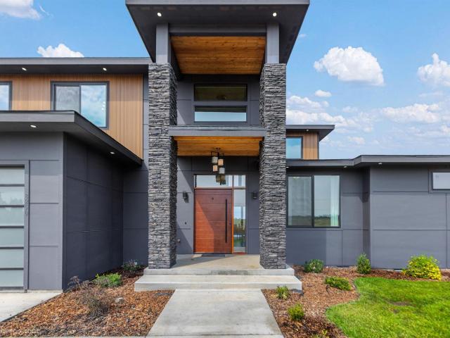 8250 W Mission Rd, Spokane, US, WA