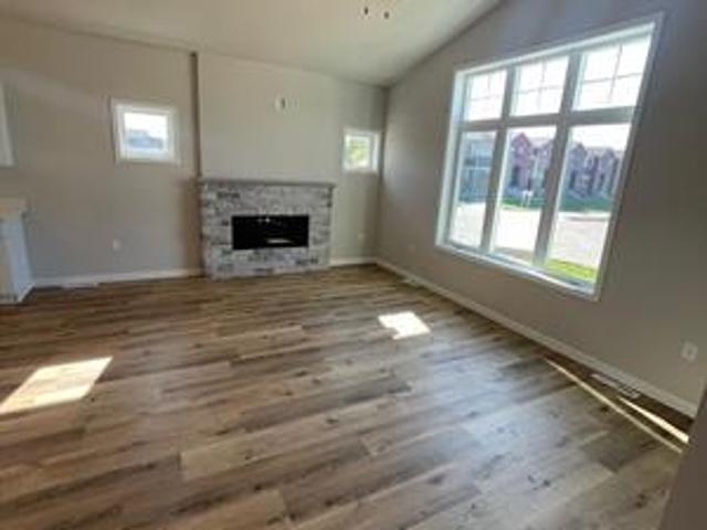 825 827 Vineyard Court