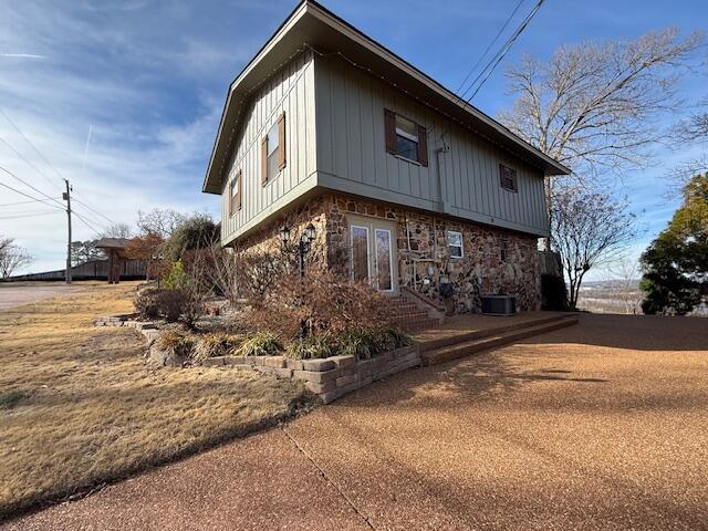 825 Dennison Heights
