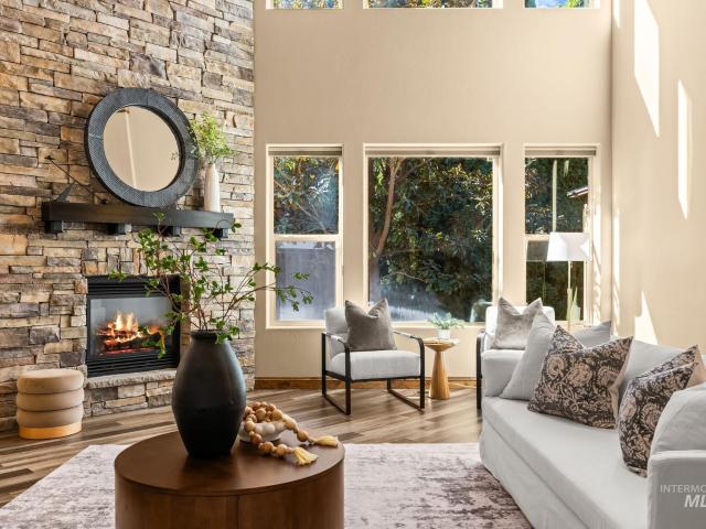 825 E Rubicon Dr