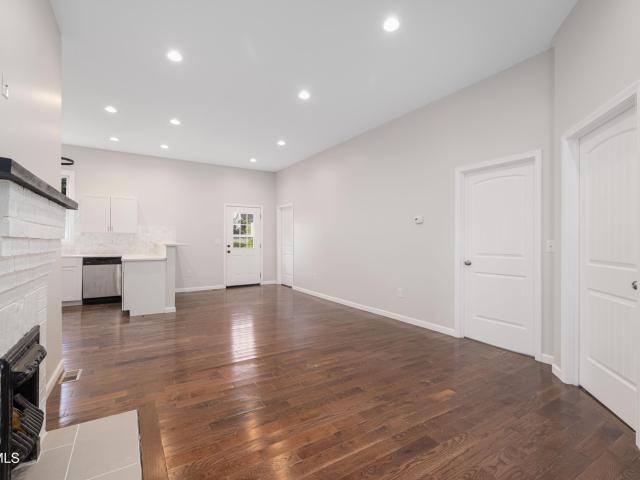825 Hamilton Street