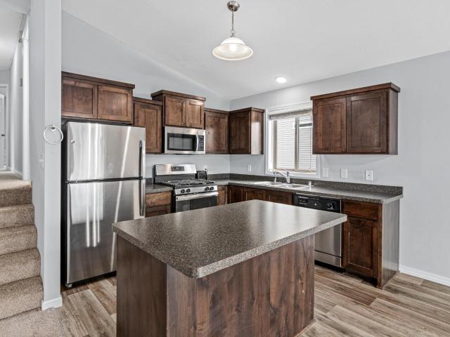 825 Highview Loop SE