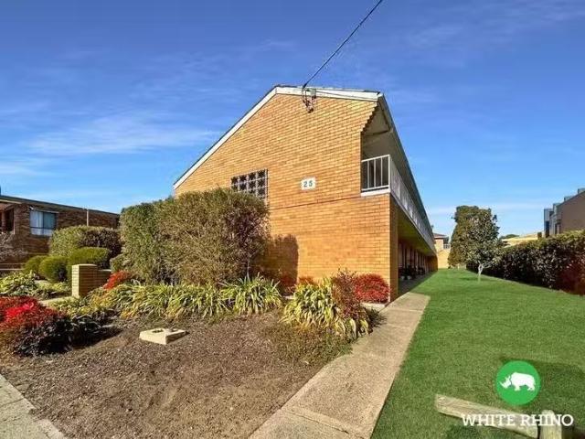8/25 Macquoid Street, Queanbeyan East, NSW 2620