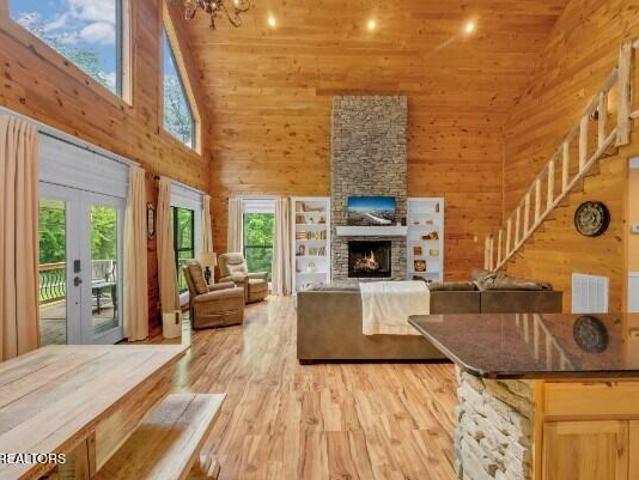 825 Shady Place
