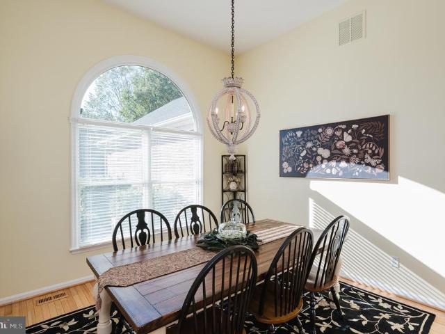 825 Sidehill Drive