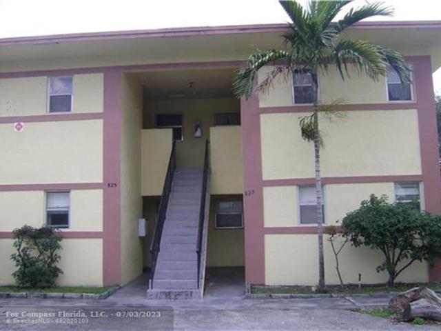 825 SW 10th St, 2 beds, 2 full baths