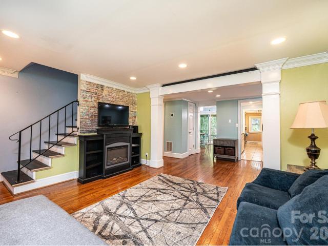 826 6th Street NW # 4