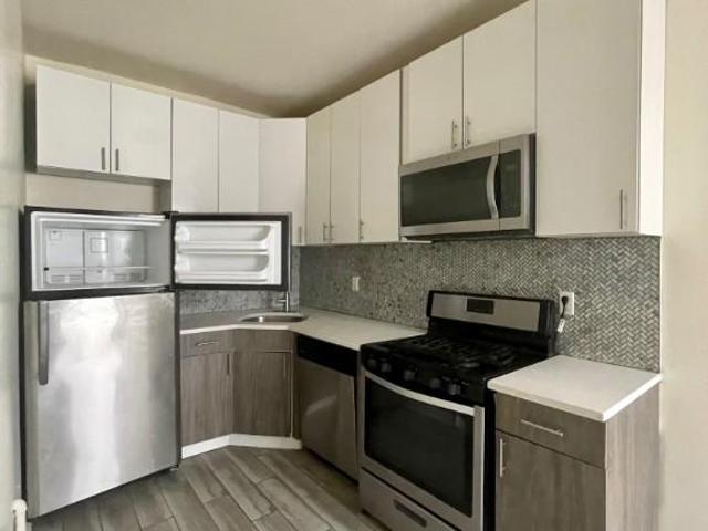 826 Crown St, 2 beds, 1 full bath